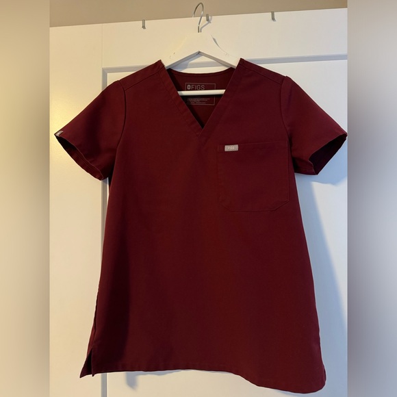 Figs Tops - Figs Catarina one pocket scrub top size XS burgundy